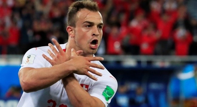 Nascido na Albânia, Shaqiri fez gesto da águia após marcar contra a Sérvia