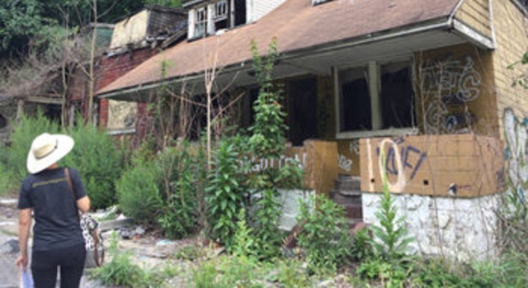 Casa da Lincoln Way pouco antes de ser demolida, em 2017