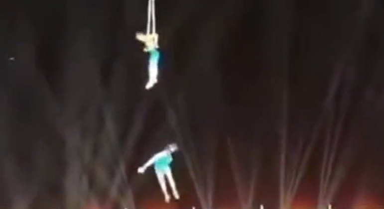 Sun Moumou despenca de 10 metros em acidente durante espetáculo de circo na China