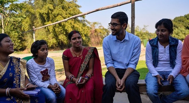 O CEO do Google, Sundar Pichai, fez várias reuniões na Índia sobre acesso à internet
