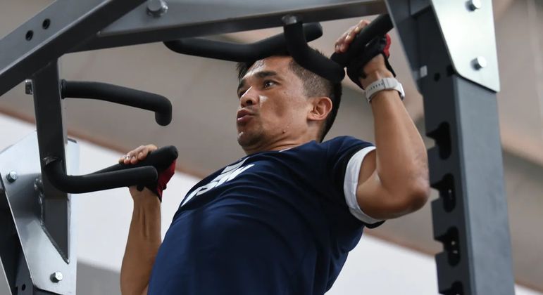 Durante maior parte da carreira, o craque de 38 anos não atuou em gigantes europeus, mas, sim, em clubes da Índia. Apenas por dois anos da trajetória, Chhetri esteve afastado do país asiático. Em 2010, ele defendeu o Kansas City Wizards, nos Estados Unidos, e, em 2012, fez parte do elenco B do Sporting, em Portugal