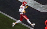 Kadarius Toney, do Kansas City Chiefs, entra na end zone e marca um touchdown durante o Super Bowl 57 entre o Kansas City Chiefs e o Philadelphia Eagles no State Farm Stadium. Foi o ponto da virada dos Chiefs