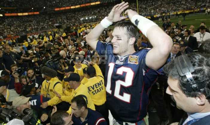 Super Bowl XXXVIII: New England Patriots 32 x 29 Carolina Panthers. Data: 01/02/2004. Local: Houston. Temporada 2003. 