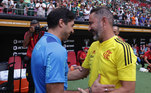 Abel Ferreira e Vitor Pereira se cumprimentara antes da bola rolar oficialmente no Mané Garrincha