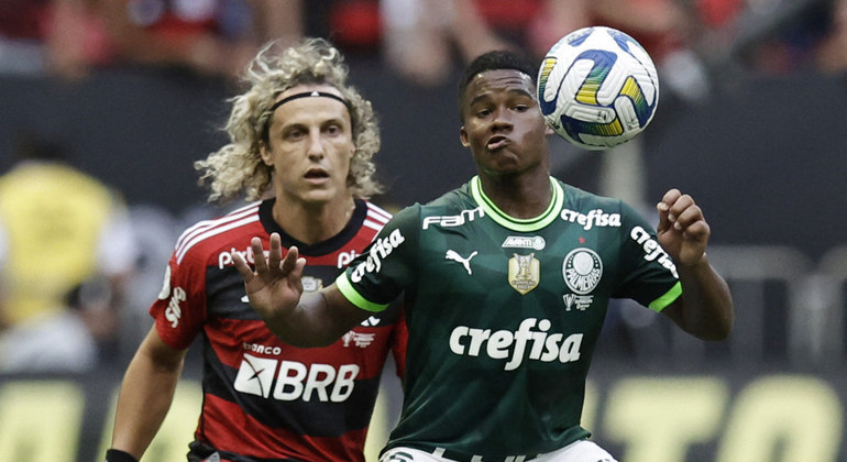 Em jogo agitado, Flamengo perde para o Palmeiras e é vice da Supercopa do Brasil