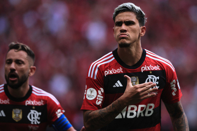 EMPATOU! Pedro, com categoria, de calcanhar fez mais um para o Flamengo. 3 a 3 no Mané Garrincha
