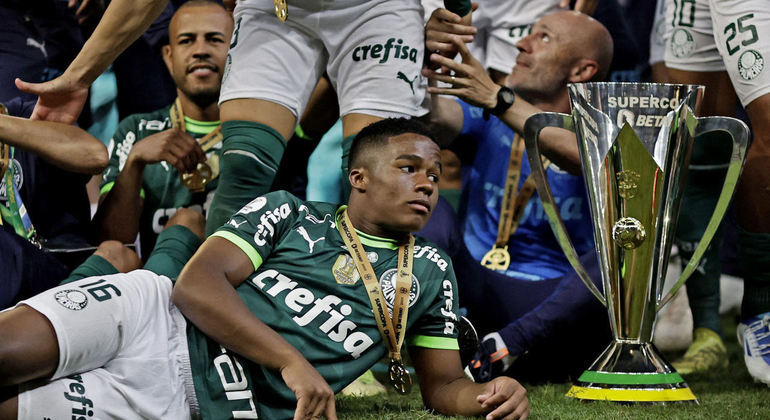 É CAMPEÃO! Palmeiras goleia Santos e conquista título inédito da Copinha –  Palmeiras