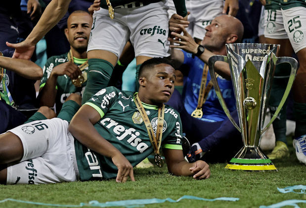 Em sua primeira final pelo time profissional, Endrick se consagrou campeão com o Palmeiras. Jogando em estádio especial para sua vida pessoal, aos 16 anos, o garoto foi titular da equipe Alviverde