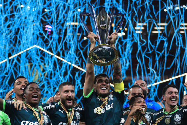 O Palmeiras é campeão! O Verdão enfrentou o Flamengo neste sábado (28), pela Supercopa do Brasil. O jogo aconteceu no Mané Garrincha, em Brasília, a partir das 16h30. Em um verdadeiro show de futebol, o Alviverde levou a melhor. A partida terminou em 4 a 3 para o time paulista, que se sagrou supercampeão brasileiro.Confira as melhores fotos da festa palmeirense: