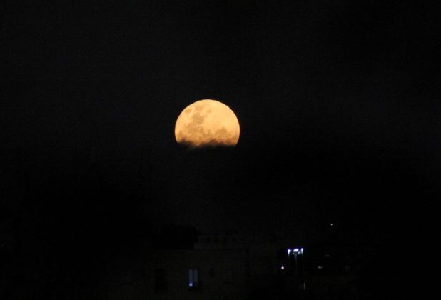 Na zona sul de São Paulo também foi possível ver toda a beleza da Superlua de Morango