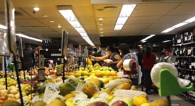 Supermercados em SP têm queda de 9,55% nas vendas em 12 meses