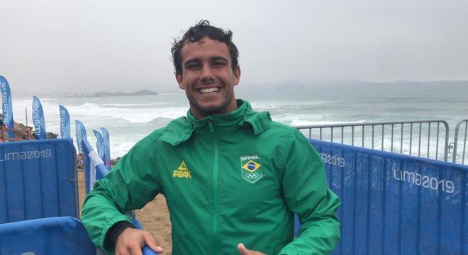 Vinnicius Martins fica com a medalha de prata no Surfe SUP Race