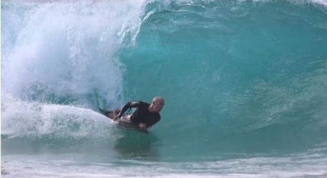 "Mal posso esperar para estar dentro daquele lugar", diz surfista mordido