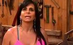 A rainha do rebolado marcou a quinta temporada de A Fazenda. Em uma das festas, Gretchen conversou com Viviane e bateu o sino para comunicar sua desistência do reality, explicando os motivos que a levaram a deixar a disputa pelo prêmio de R$ 2 milhões. Quem surtou foi a amiga da peoa que precisou ser amparada pelos demais e se tornou meme ao gritar: 