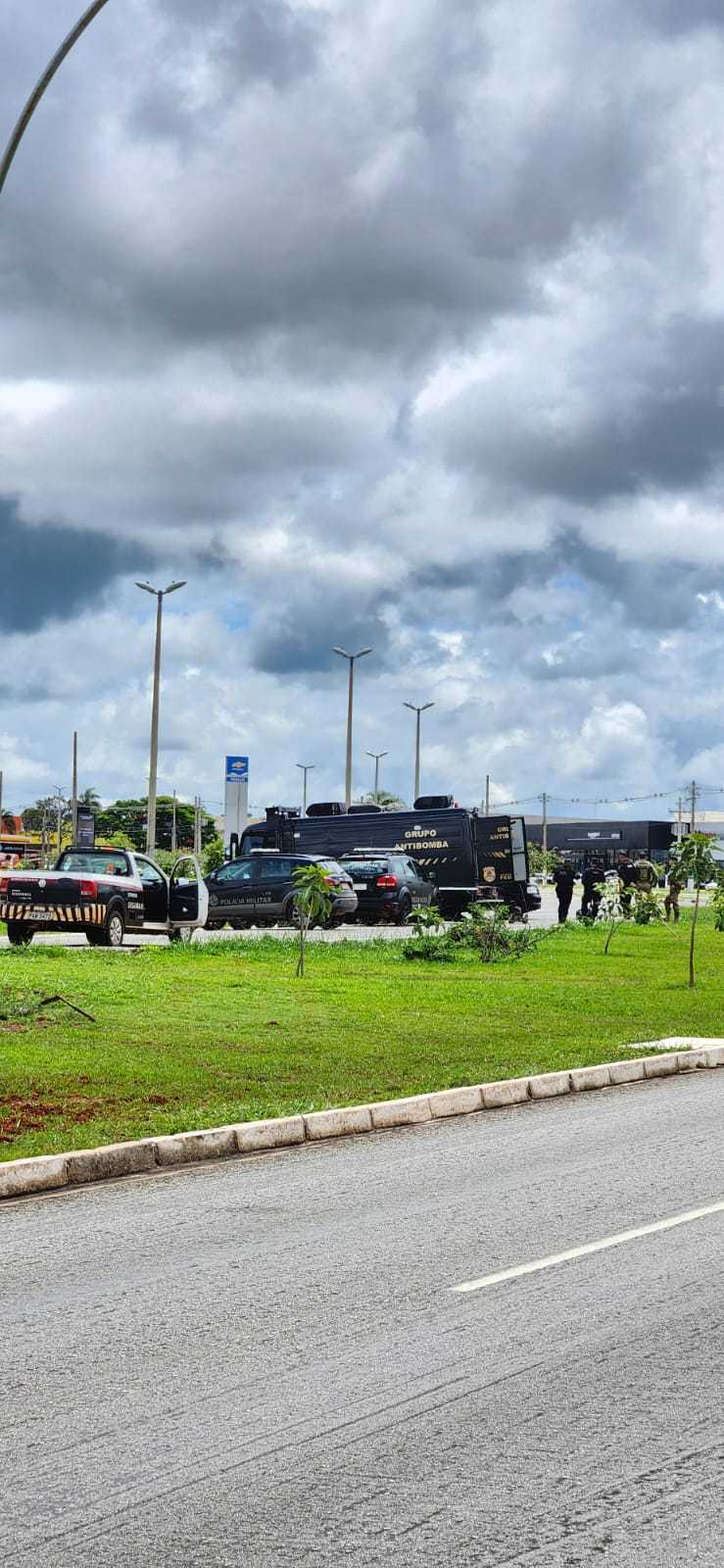 Equipes da Polícia Militar no local interditado&nbsp;