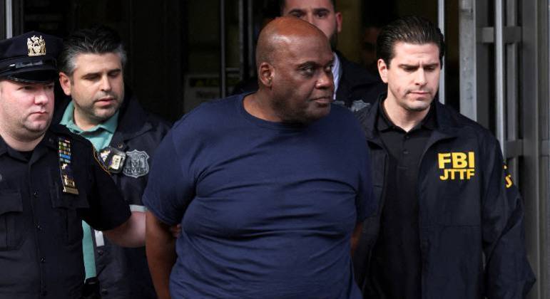 Frank Robert James, de 62 anos, suspeito de ser o autor do ataque no metrô de Nova York