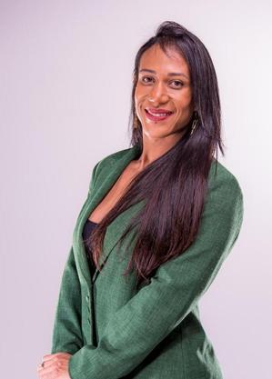 Suzele Veloso, professora de direito administrativo para concursos 
