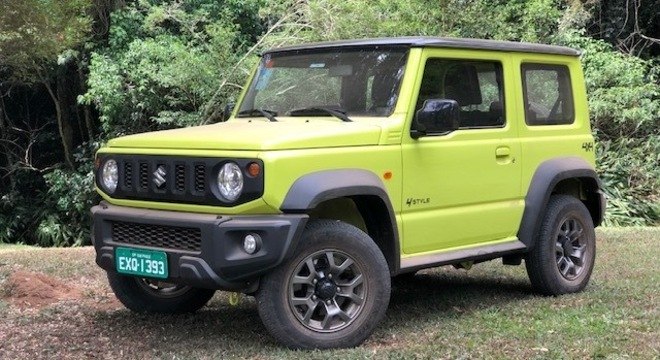 Suzuki Jimny Sierra com predomnio de linhas retas, como nos primeiros modelos dos anos 1970