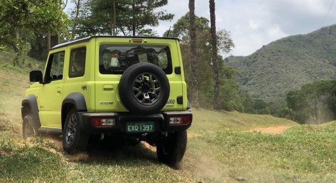 Sistema LSD que detecta falta de trao nas rodas alm de ESP e controle de descida do Jimny