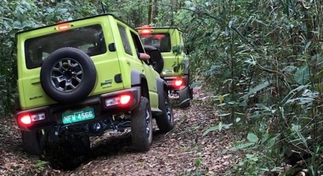Destaque para a suspenso robusta e silncio a bordo do Jimny com chassi 30% mais rgido