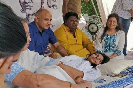 Swati realiza greve de fome e recebe apoio