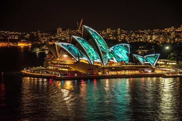 Sydney, Austrália: O site destaca as praias douradas, vistas espetaculares de parques e jardins exuberantes e ruas extremamente limpas, além do inconfundível “Sydney Opera House”, que já se tornou um símbolo da cidade.