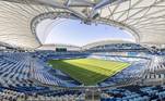8. Sydney Football StadiumConhecido comercialmente como 'Allianz Stadium', o Sydney Football Stadium, inaugurado em 2022, é uma versão revitalizada do original, construído em 1988. Mesmo que ainda seja recente, ele também foi reformado para a Copa. Com capacidade para receber 38.841 torcedores, ele será palco de seis partidas da fase de grupos. Entre as seleções que viajarão até Sydney para pisar nesse gramado estão Inglaterra e Dinamarca