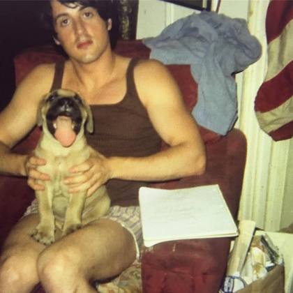 Assim como o personagem Rocky, Stallone tinha um grande companheiro de vida, seu cachorro Butkus. No entanto, antes de emplacar o grande sucesso em 1976, o ator passava por dificuldades e chegou a vender seu cão por aproximadamente R$ 200 na porta de uma loja de conveniência por não conseguir mantê-lo. Milagrosamente, como relatou em uma postagem do Instagram, dias depois, vendeu o roteiro de Rocky e conseguiu comprá-lo de volta. No entanto, o novo dono viu que estava desesperado e cobrou mais de R$ 75 mil reais. 'Ele valeu cada centavo', declarou na postagem do Instagram