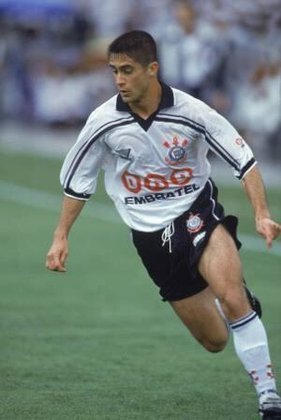 Sylvinho: Destaque do Corinthians na década de 90, tinha expectativas de ser chamado para a Copa de 98, porém mesmo sendo convocado em 1997, não estaria na lista da Seleção no ano seguinte.