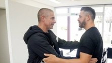 Pressionado no Corinthians, Sylvinho é elogiado por Giuliano: 'Tiro o chapéu'