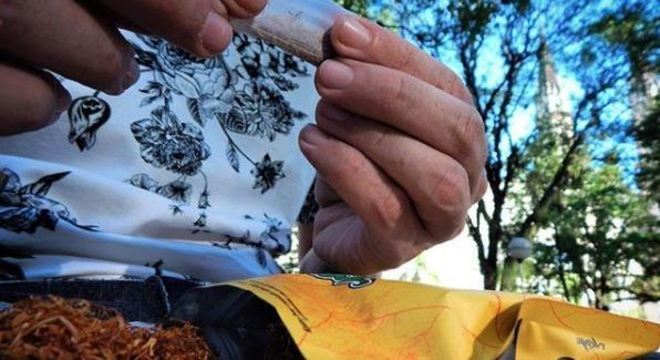 Cresce Consumo De Tabaco Enrolado A Mao Mais Forte Que Convencional Noticias R7 Saude