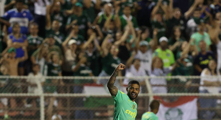 Bruno Tabata em partida pelo Palmeiras