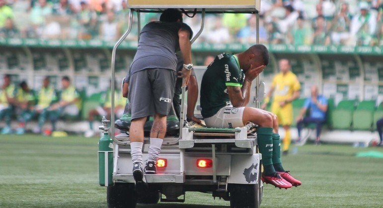 Lesão de Tabata cria dilema para Abel em finais contra o Água Santa