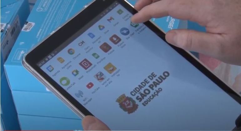 Alunos da rede municipal de São Paulo receberam os primeiros 100 mil tablets
