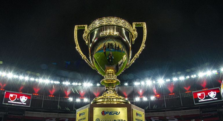 Taça do Campeonato Carioca 2020, erguida pelo Flamengo no Maracanã
