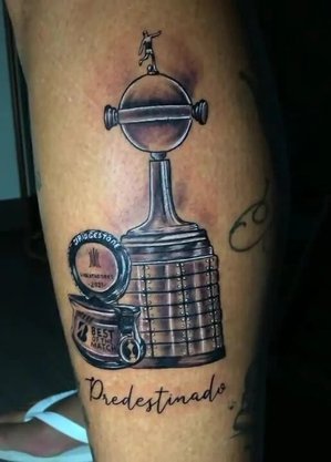Tatuagem da Libertadores do jogador Deyverson