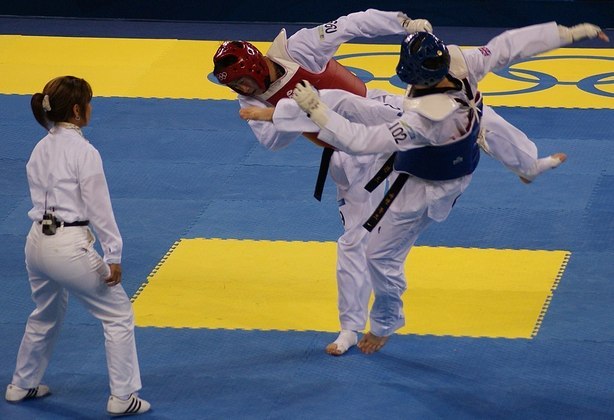Taekwondo - Com origem na Coreia do Sul, esta arte marcial se espalhou por todos os continentes e passou a integrar os Jogos Olímpicos no ano 2000. No Brasil, foi introduzido em 1970 em São Paulo por Sang Min Cho. 