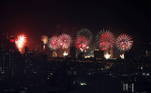 Na Tailândia, fogos de artifício coloriram o céu de Bangcoc com a virada do ano