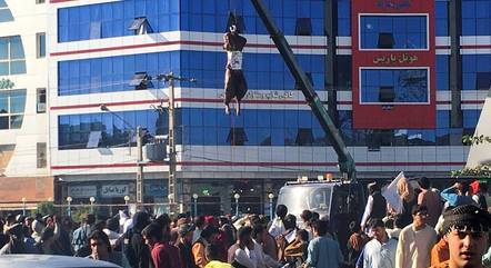 Corpo foi pendurado na cidade de Herat