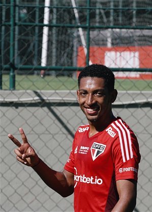 Talles Costa em treino do São Paulo