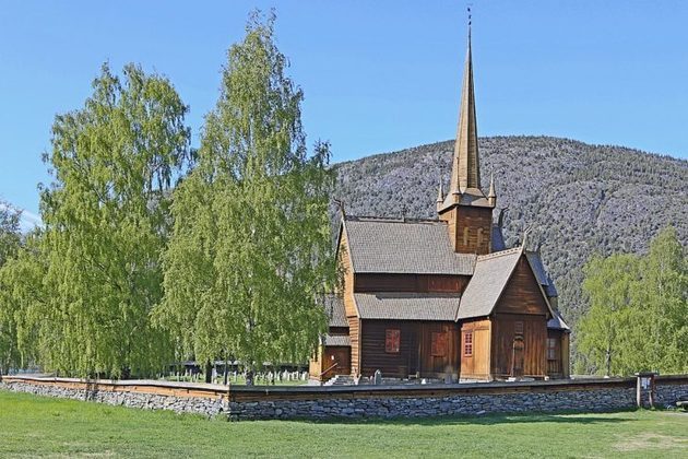 Também é possível encontrar igrejas em estilo stavkirker em países como como Suécia, Dinamarca e Finlândia.