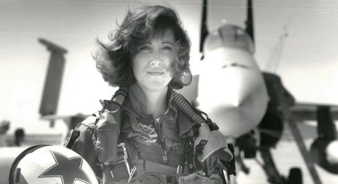 Resultado de imagem para a piloto Tammie Jo Shults