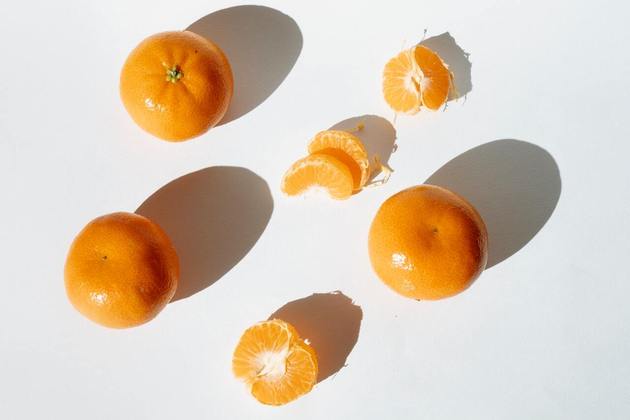 Embora em menores quantidades, a tangerina também fornece cálcio, fósforo, potássio, zinco, cobre, selênio e folato