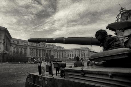 Os tanques tomaram Bucareste em dezembro de 1989