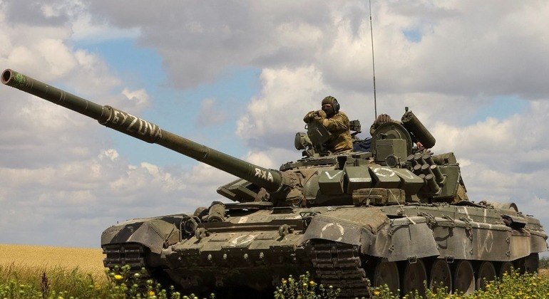 Tanque russo em meio à invasão da Ucrânia
