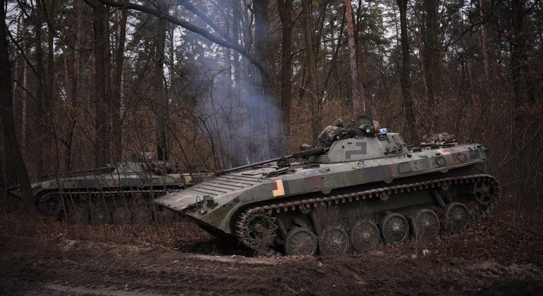 Tanques da infantaria ucraniana em ação no país