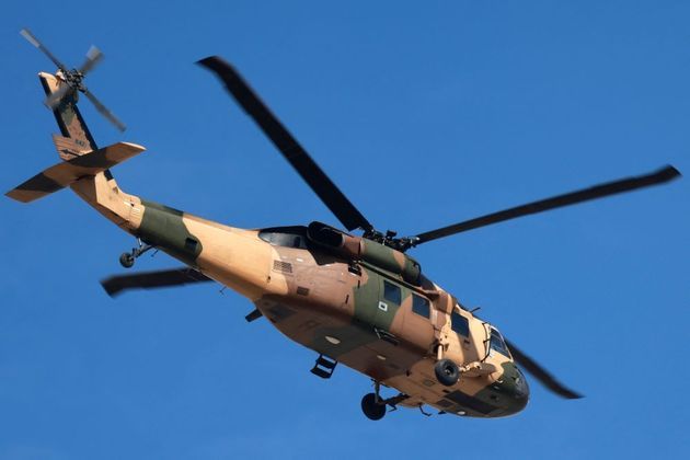 Helicóptero militar transporta Mahmoud Abbas, presidente palestino, até uma reunião na cidade de Ramallah, na Cisjordânia, país vizinho de Israel