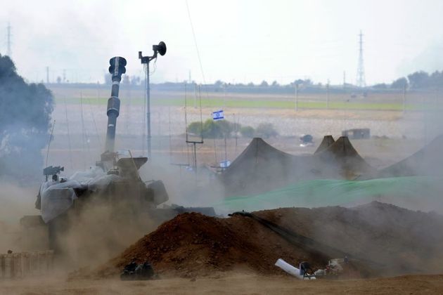 Tanque na fronteira sul da Faixa de Gaza faz parte do armamento de Israel colocado na região. O Exército de Israel tem cerca de 300 mil soldados prontos para entrar no território dominado pelo grupo terrorista Hamas