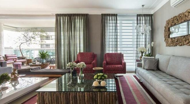 tapete colorido - sala de estar com poltrona vermelha e tapete 