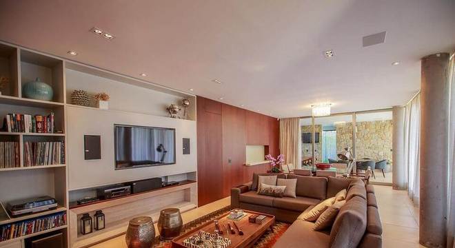 tapete colorido - sala de estar com tapete estampado